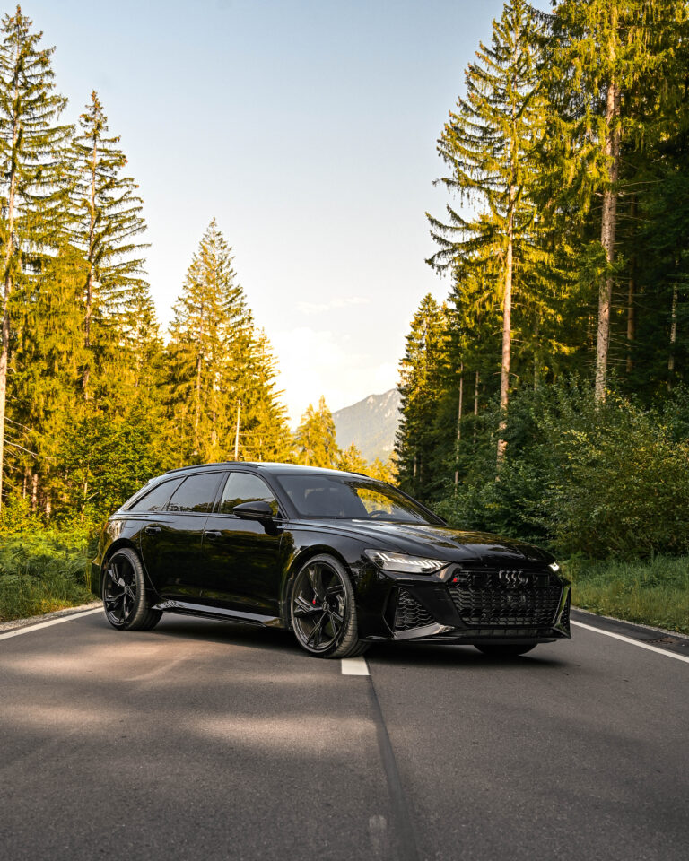 Audi RS6 im Wald